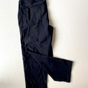 Reebok Capri Athletic Leggings with back Pockets